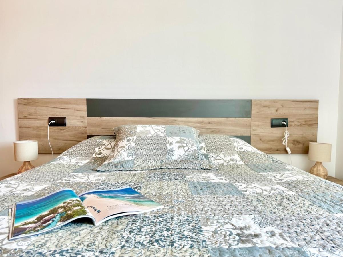 Marina Park Roses Apartment Ngoại thất bức ảnh
